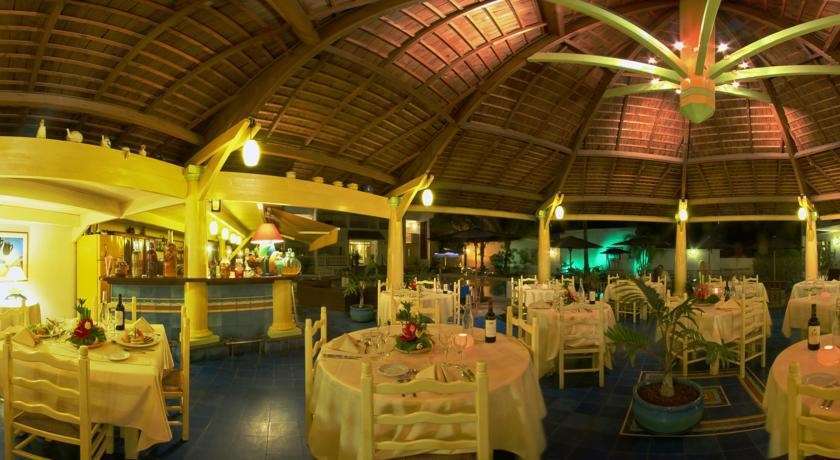 Le Nautile Beachfront Saint-Gilles Les Bains Restaurant photo